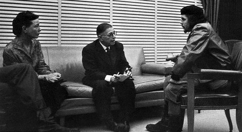 Jean-Paul Sartre y Simone de Beauvoir hablando con el Che Guevara en 1960 En - photo 2