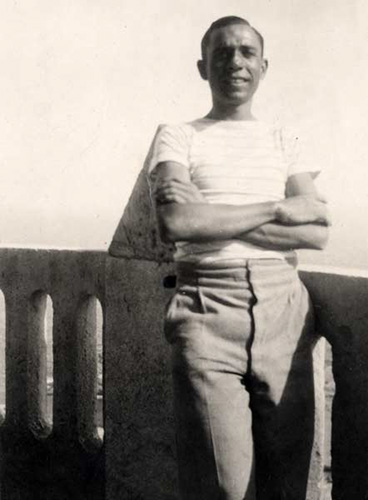 Miguel Hernández en Cartagena en 1935 Miguel Hernández evocando a Ramón - photo 12