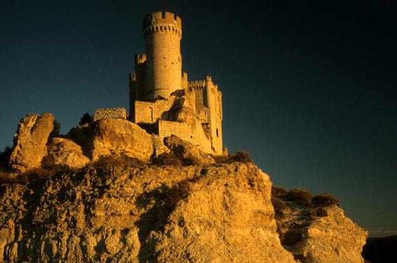 Castillo de Almansa Albacete Levantado por los árabes en un montículo de - photo 2