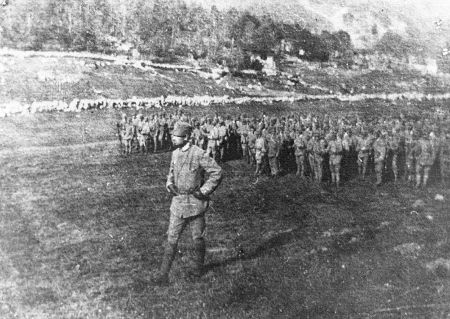 Emilio Lussu con la Brigada Sassari al fondo la imagen es probablemente un - photo 4