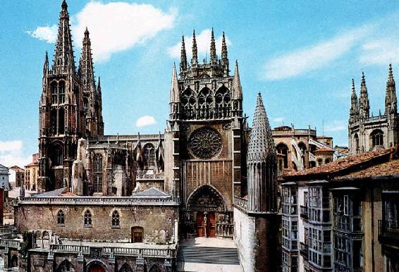 Portada de la fachada sur de la Catedral de Burgos El largo crucero del que - photo 6