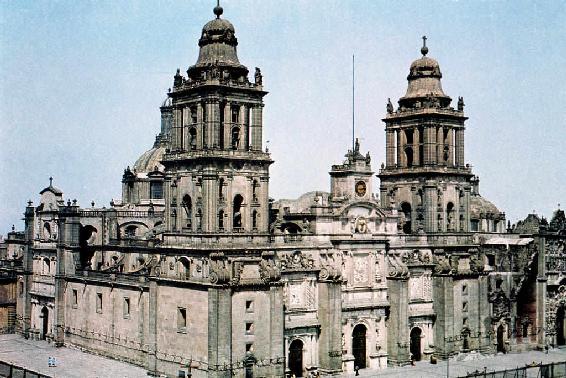 Catedral de Puebla La Catedral de Puebla comenzada hacia 1555 y a cuya - photo 7