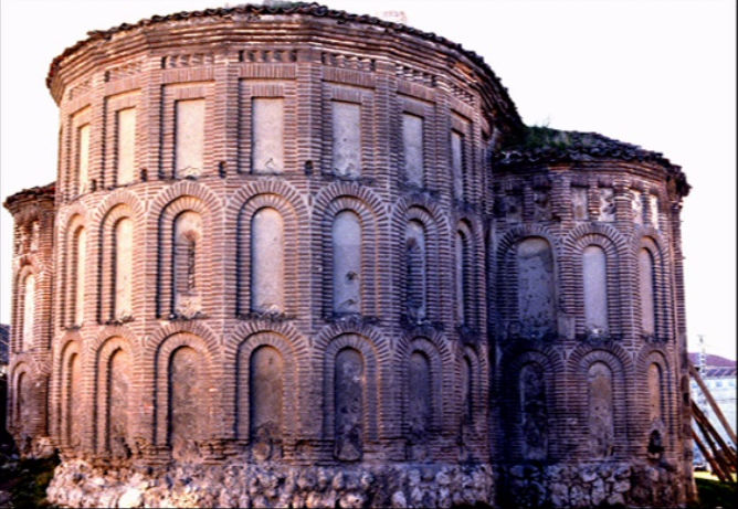 San Andrés de Cuéllar Segovia Esta fachada del románico de ladrillo segoviano - photo 7