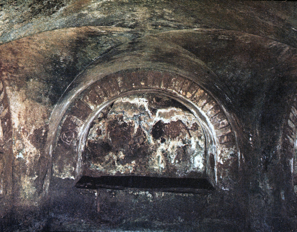 Cripta de la necrópolis de Tarragona La cripta más interesante desde el punto - photo 4