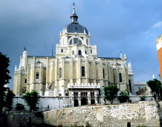 Fernando Arbós Iglesia de San Manuel y San Benito Madrid Dentro de la - photo 5