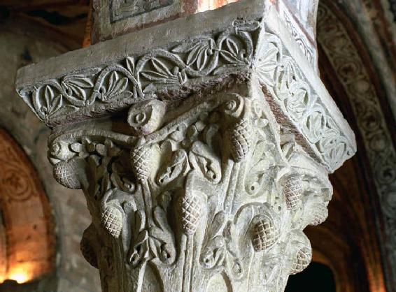 Capitel del Panteón de San Isidoro León En algunos capiteles se prefieren los - photo 3