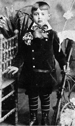 Joseph Bonanno con cinco años en 1910 Joseph Bonanno en Brooklyn en 1926 - photo 3