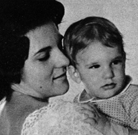 Rosalie y su hijo Joseph en 1961 Bill y Rosalie con sus hijos en 1970 De - photo 17