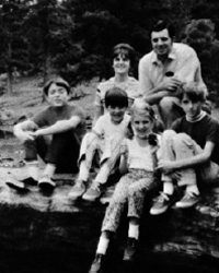 Bill y Rosalie con sus hijos en 1970 De izquierda a derecha Charles Tory - photo 18