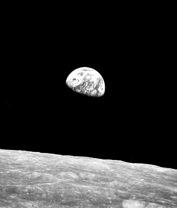 Fotografía de la Tierra asomando por encima de la Luna tomada por Bill Anders - photo 9