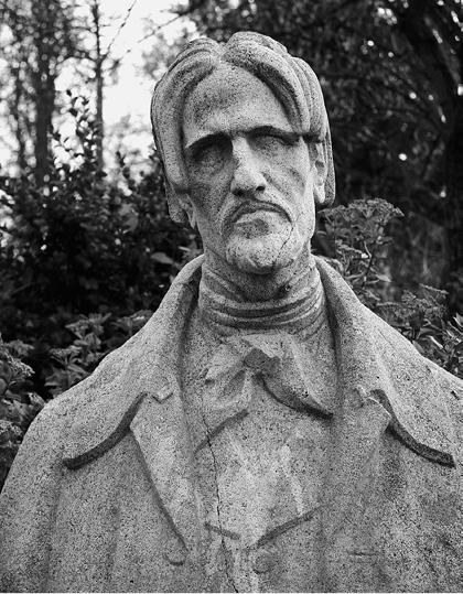 Busto de Aloysius Bertrand erigido en el Jardin de lArquebuse de Dijon P - photo 3