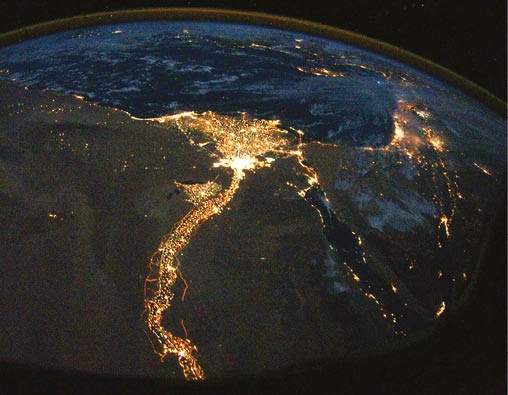 Egipto visto desde el espacio En Egipto la vida se concentra alrededor del río - photo 2