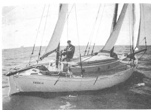 El Lehg II con su capitán navegando en el río de la Plata Por otra parte - photo 3