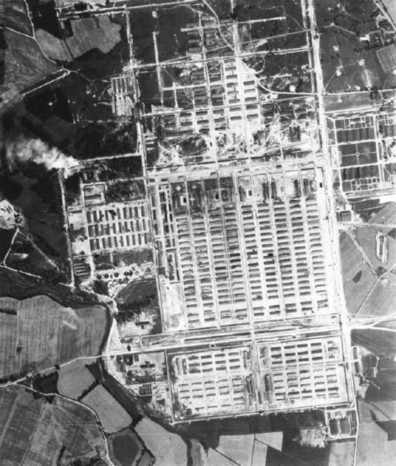 Birkenau Fotografía aérea sin fecha Birkenau Carro de cadáveres hacia - photo 26
