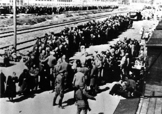 Birkenau Llegada de judíos en 1944 Birkenau Llegada de mujeres a las - photo 30