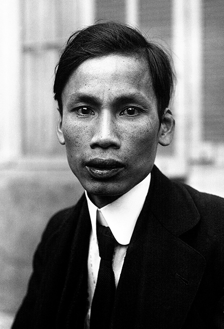 Ho Chi Minh en 1921 Esta organización forma primero una sección del Partido - photo 4