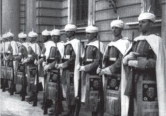 La Guardia Mora de Franco Jefe del Estado español que tenía su origen en el - photo 3