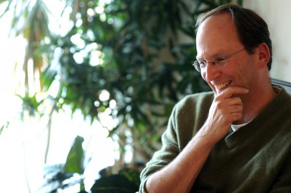 Steven Strogatz es profesor de Matemáticas Aplicadas en la Universidad de - photo 1