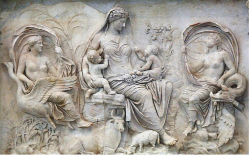 Escultura que recrea a la madre tierra situada en un panel del Ara Pacis de - photo 2