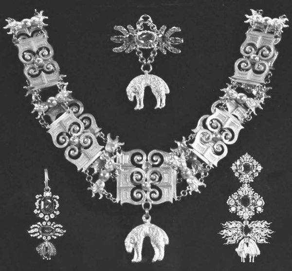 El gran collar de la Orden del Toisón y distintas condecoraciones oficiales - photo 11