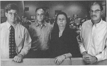 Roy Wenzl Tim Potter L Kelly y Hurst Laviana son los periodistas - photo 4