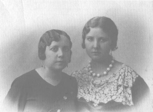 Primas Mi madre a la izquierda Foto familiar con desgracias Mi - photo 7
