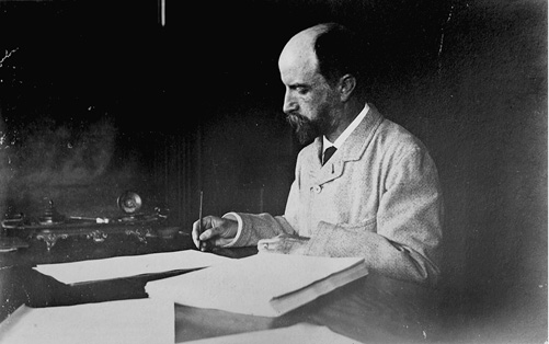 Henry Adams en su estudio escribiendo con chaqueta clara 1883 Fotografía - photo 4
