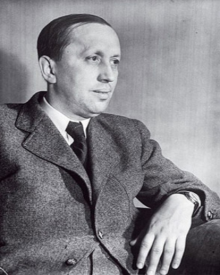 Karel apek 1890-1938 dramaturgo y novelista autor de la célebre novela La - photo 1