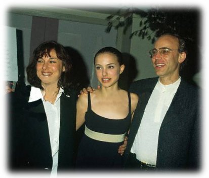 Natalie junto a sus padres en 1996 Mitchell GerberCORBIS El nacimiento de - photo 1