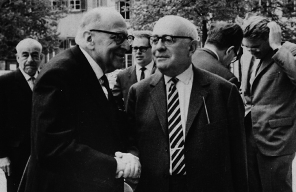 Max Horkheimer izquierda y Theodor Adorno derecha en 1965 en - photo 1