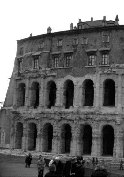 El teatro de Marcello en la ciudad de Roma Este edificio con más de dos mil - photo 5