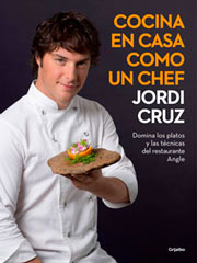 El prestigioso cocinero Jordi Cruz nos enseña en este recetario a utilizar las - photo 9