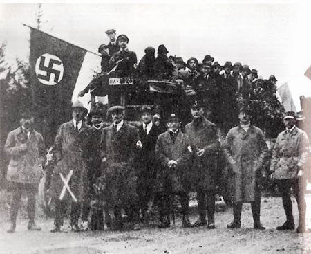 El Partido efectuaba giras de propaganda por los pueblos durante los fines de - photo 4