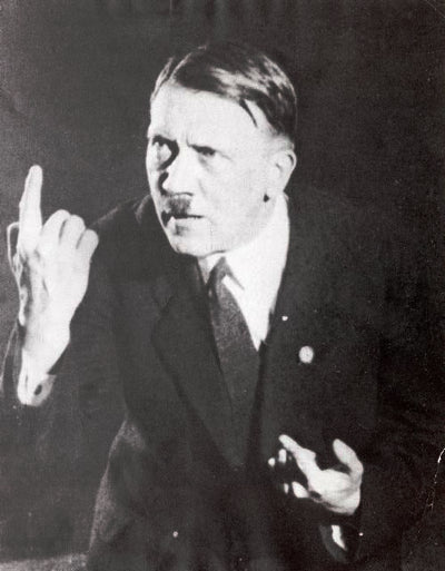 Esta serie de fotos muestra a Hitler hablando con el estilo melodramático - photo 7