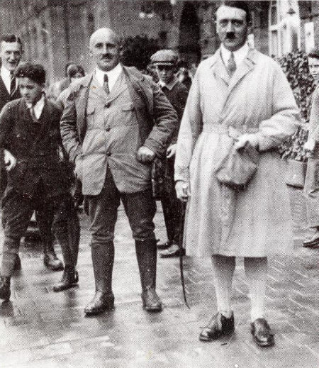 Hitler con Julius Strecher La causa contra Hitler en Múnich en 1924 Su - photo 10