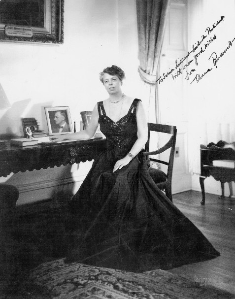 Retrato con el que Eleanor Roosevelt obsequió a Liudmila Pavlichenko La - photo 26