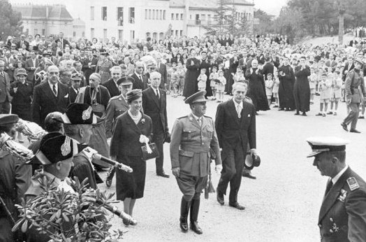 El dictador Francisco Franco el día de la inauguración de los Hogares Mundet - photo 4