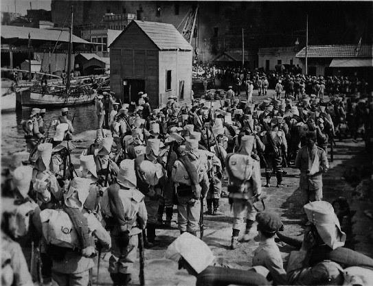 Llegada a Melilla del batallón de Cazadores de Madrid Campaña de 1909 Foto - photo 7