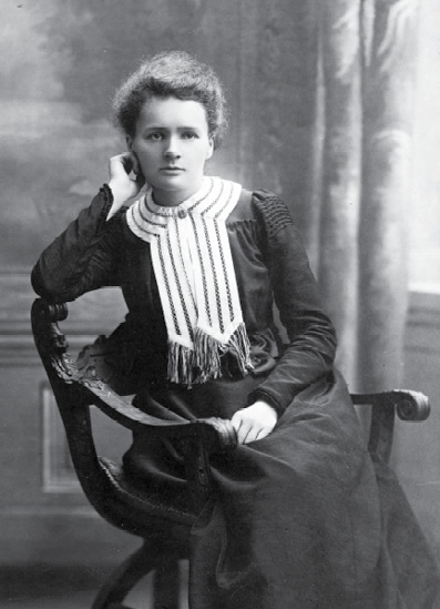 Marie Curie c 1903 UNA INFANCIA FELIZ MARCADA POR LA TRAGEDIA Marie Curie - photo 1