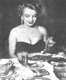 Una fotografía de Marilyn cuando era una principiante Le encantaba comer Años - photo 11