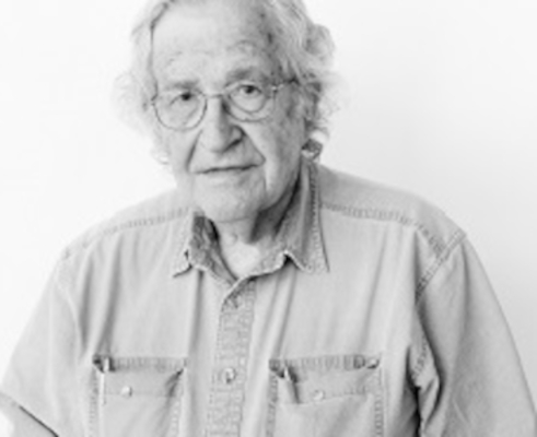 Noam Chomsky Filadelfia 1928 Es profesor del prestigioso Instituto - photo 1