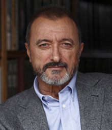 ARTURO PÉREZ-REVERTE Fue reportero de guerra durante veintiún años y es autor - photo 1