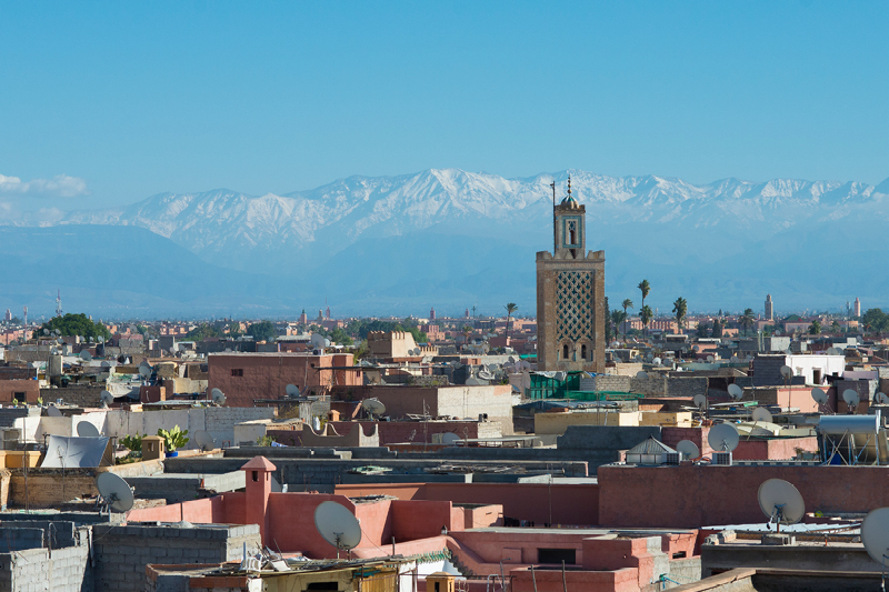 Tejados de Marrakech con el Atlas como telón de fondo Olivier Cirendini - photo 2