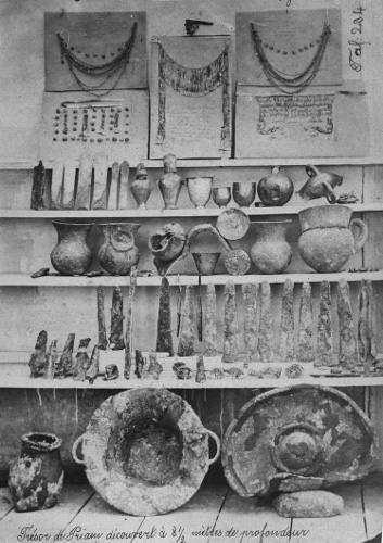 El tesoro de Príamo Schliemann atribuyó las piezas halladas en el sitio de la - photo 3