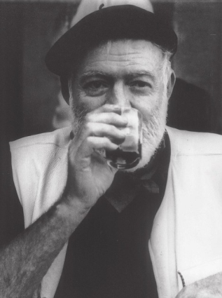 Francisco Cano John F Kennedy Library Hemingway bebiendo durante las - photo 17