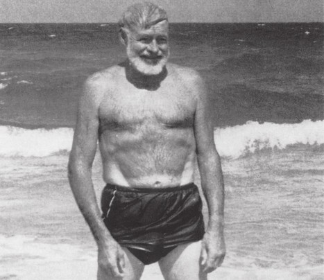 A E Hotchner Hemingway en la playa de Málaga Larry Burrows Archivo - photo 19