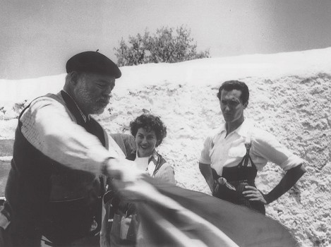 A E Hotchner John F Hemingway con Dominguín y su amiga Ava Gardner en - photo 2