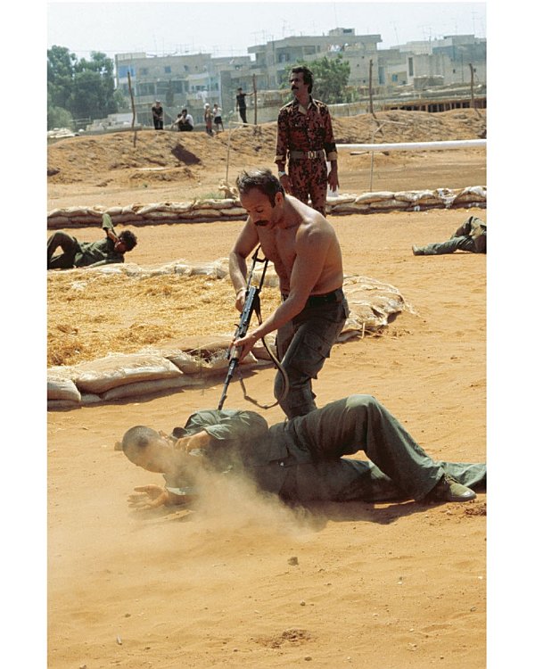 Brutal entrenamiento bajo fuego real de guerrilleros palestinos en Borj el - photo 3