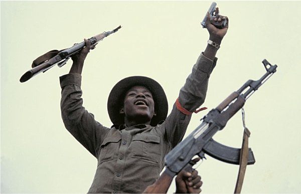 Guinea Ecuatrorial 1979 La misma horda armada ayer con el tirano Macías - photo 10