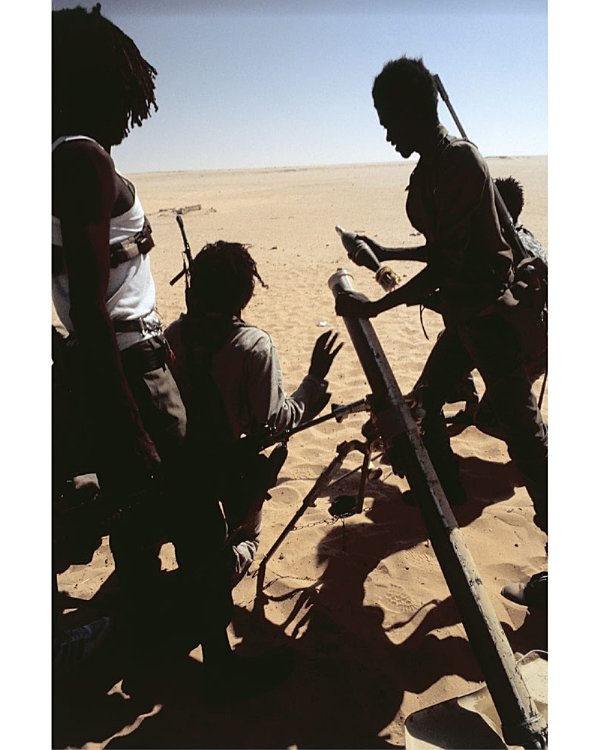 Escuadra de morteros en el desierto chadiano Combatiendo casa por casa en - photo 12